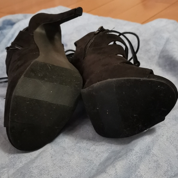 Just Fab black strappy heel shoes - Picture 3 of 5